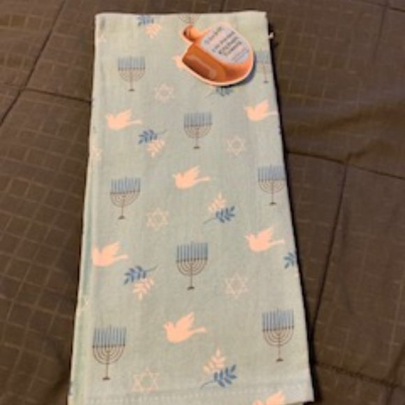 set of 2 Chanukah dish towels Menorahs, Stars of David and White Doves - Picture 2 of 3